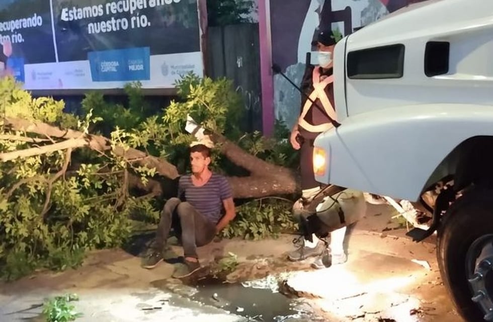 Inseguridad en Córdoba: quiso robar un camión en marcha y provocó un choque en pleno centro