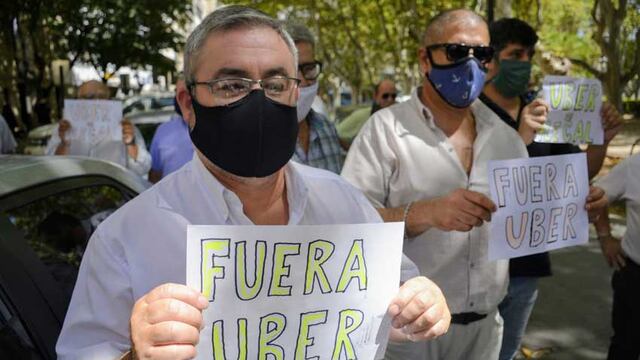 Movilización de remiseros en Rosario contra Uber
