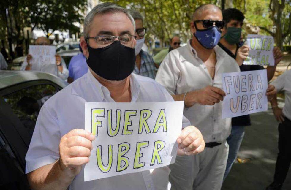Movilización de remiseros en Rosario: “Uber no tiene cabida en la ciudad”