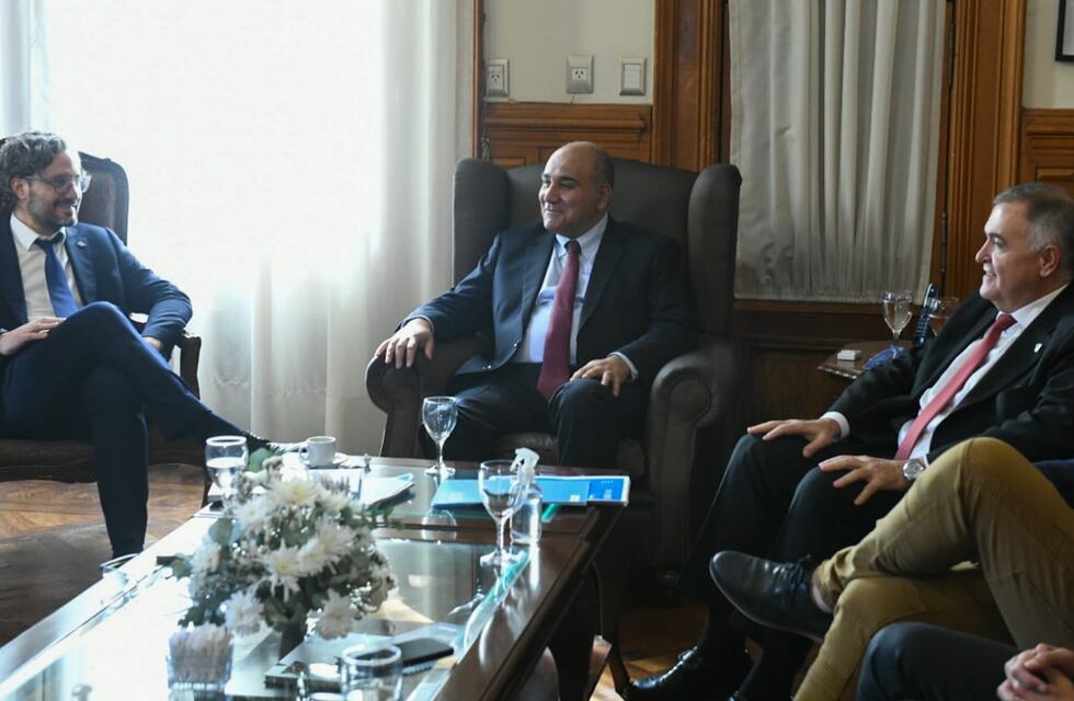 Juan Manzur y Santiago Cafiero llegaron a Tucumán y fueron recibidos por Jaldo