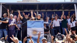 La CGT discute una posible nuevo paro. (Clarín)