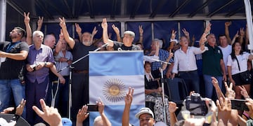 La CGT discute una posible nuevo paro. (Clarín)