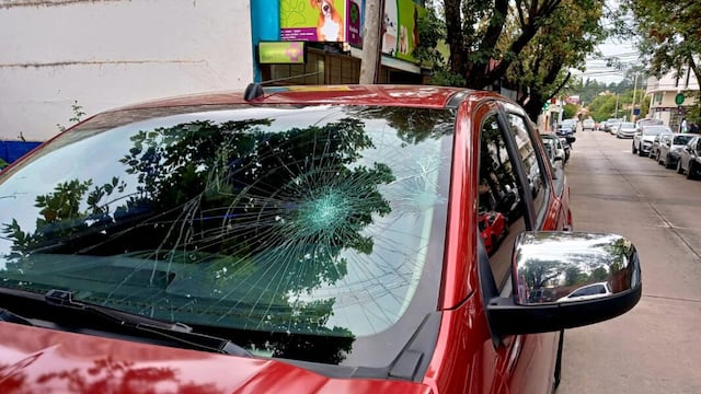 Vehículo atacado en la pelea