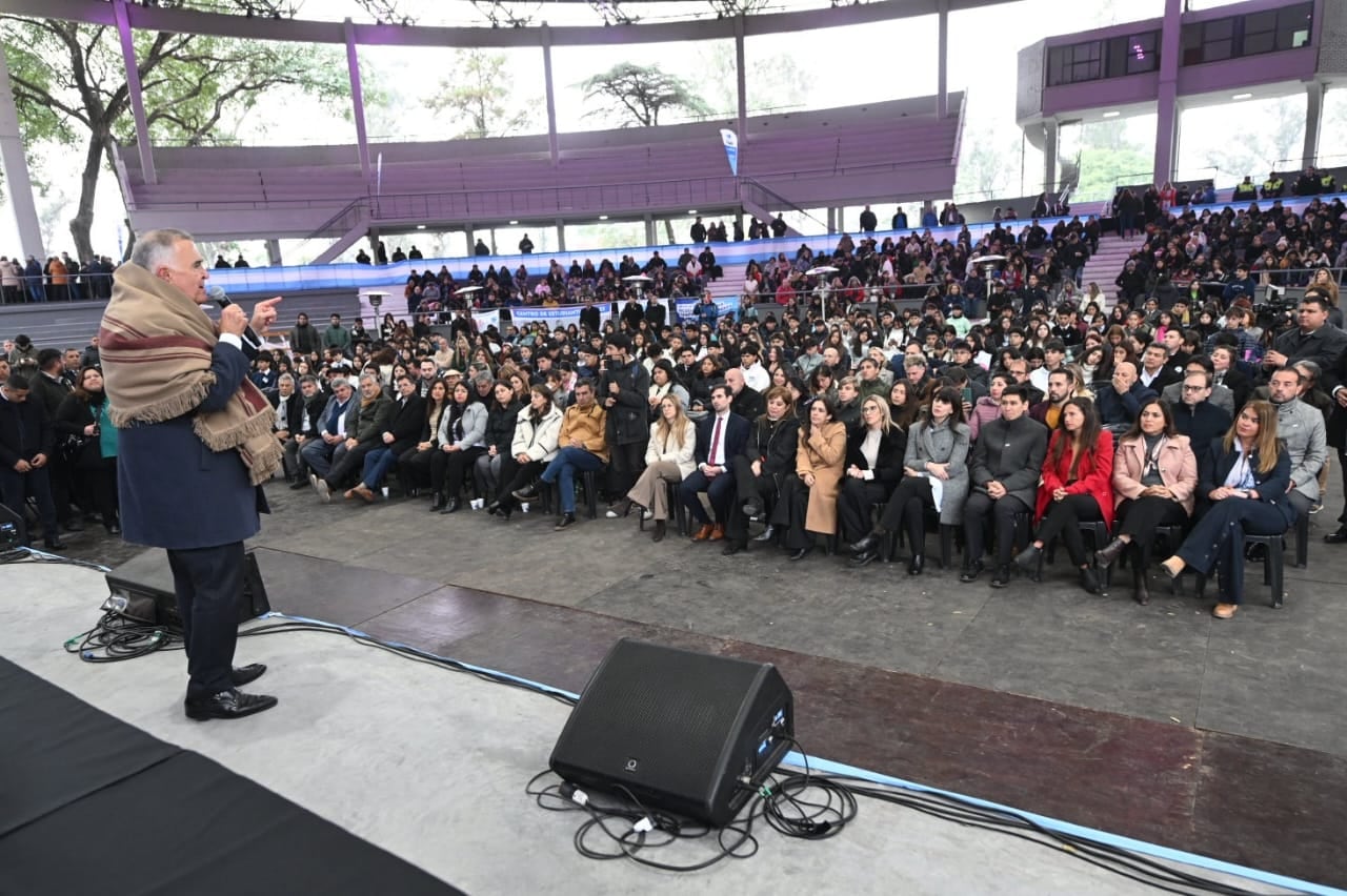 Más de 500 presidentes estudiantiles debatieron propuestas legislativas en un evento que marca un nuevo rumbo democrático.
