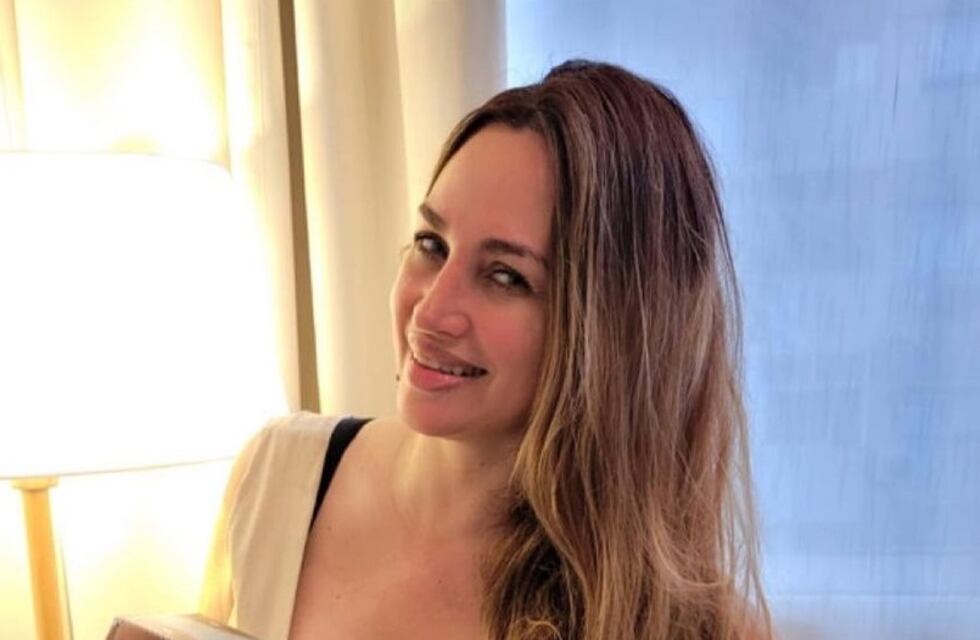 Belén Francese cautivó a todos desde la playa con una enteriza cavada