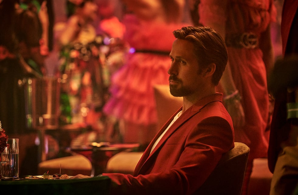 Se dieron a conocer las primeras imágenes de El hombre gris, la nueva película de Ryan Gosling