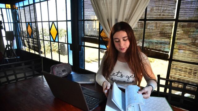 El curso esta destinado a estudiantes universitarios y jóvenes profesionales.
