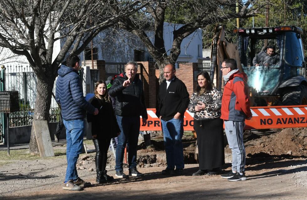 Luis Castellano recorrió obras en el barrio Nuestra Señora de Luján