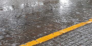 Una fuerte tormenta de agua y viento afectó a Rafaela