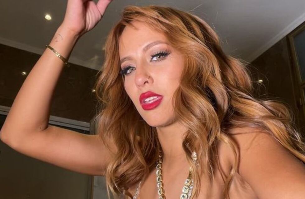 El día que Flor Vigna improvisó su outfit con una bolsa de consorcio: “Pintó pollera”