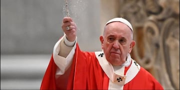 El Papa celebró por segunda vez la misa del Domingo de Ramos sin la habitual multitud.
