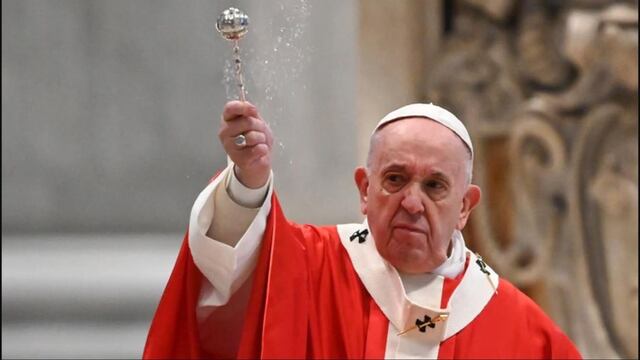 El Papa celebró por segunda vez la misa del Domingo de Ramos sin la habitual multitud.
