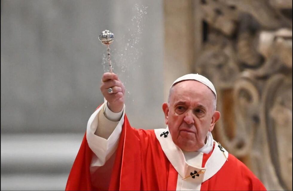 El papa Francisco celebró la misa del Domingo de Ramos en presencia de unos pocos fieles