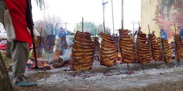Bomberos Voluntarios de Pérez cumplen 44 años y lo festejan con el tradicional costillar a la estaca