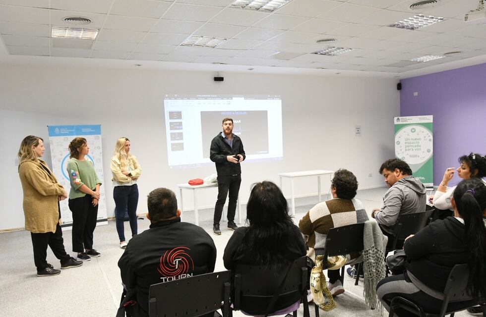 Capacitación a personas que se dedican al cuidado de adultos mayores