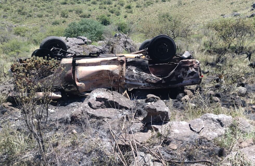 Trágico siniestro vial Córdoba: volcó su camioneta y el vehículo se incendió