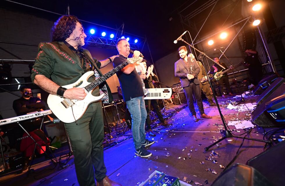 Con Rogelio Frigerio y grupo Ráfaga Mauricio Davico lanzó su precandidatura a intendente