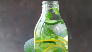 Cómo hacer un jugo detox: el truco casero para desinflamar el abdomen después de las Fiestas