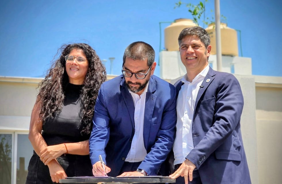 Firman convenio para la construcción del sistema cloacal en el Barrio Gaudi