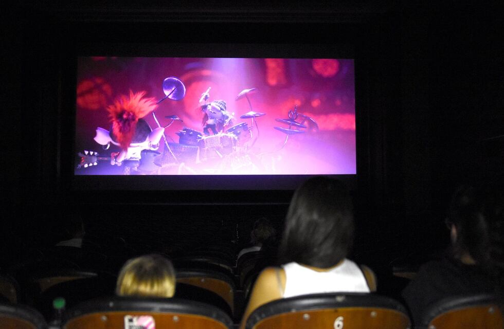 Cauteloso pero entusiasmante reapertura del cine Belgrano