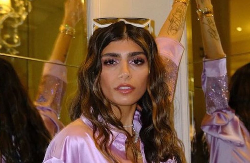 Mia Khalifa posó desde una bañera y preguntó: “¿Pueden guardar un secreto?”