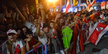 Hinchada de River en la previa del partido River - Belgrano (Nicolás Bravo - La Voz).