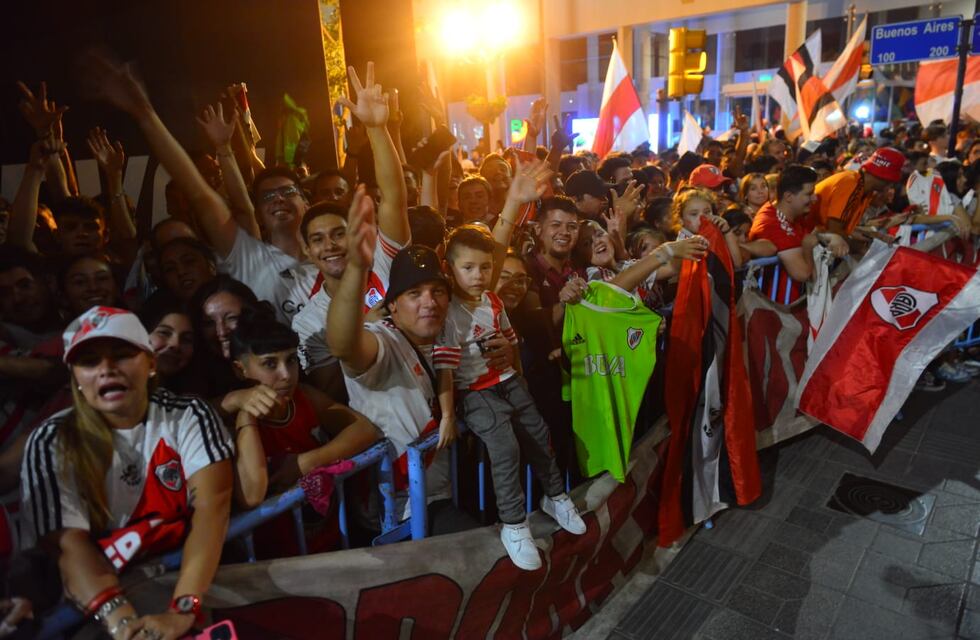 En fotos: el multitudinario recibimiento a River para la visita a Belgrano