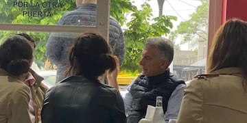 El líder de Juntos por el Cambio pasó por el bar Antártida en Fisherton.