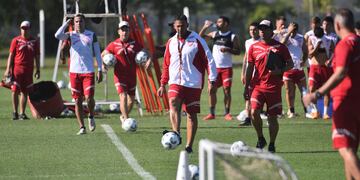 Diego Dabove, con plantel completo en el regreso de Instituto a entrenar (Foto: Pedro Castillo).