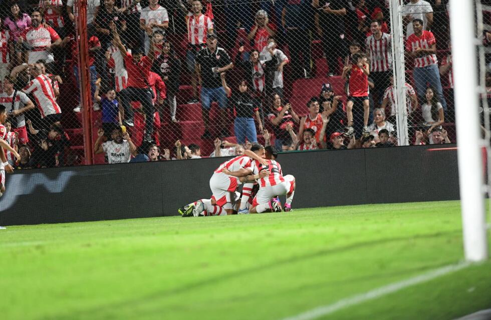 Instituto madrugó a Huracán, se sacó la mufa de local y es puntero en la Copa de la Liga