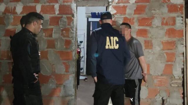 Agentes de la AIC realizaron un operativo en Roverano y Centenario.