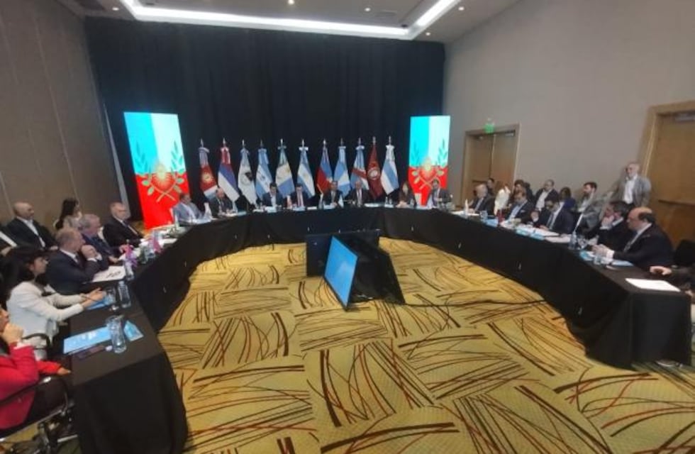 El gobernador Osvaldo Jaldo estuvo presente en la Asamblea de Gobernadores del Norte Grande en Chaco