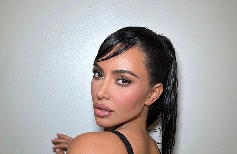 Estampados salvajes y siluetas jugadas: Kim Kardashian impactó con una producción de fotos