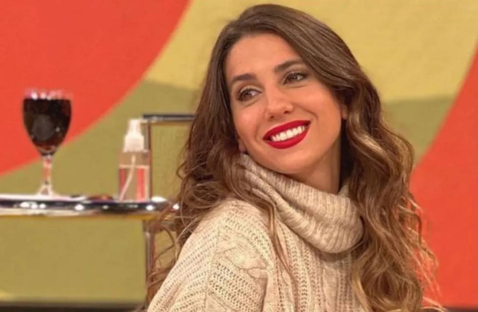Minifalda, top y bucaneras: Cinthia Fernández sorprendió con su look otoñal