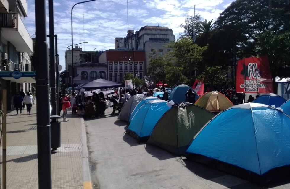 En Tucumán, organizaciones sociales acampan en Plaza Independencia