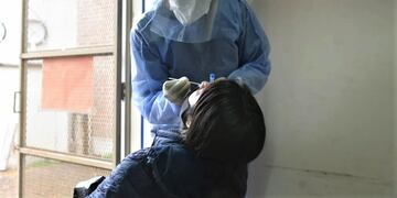 Con 32 nuevos contagios y un deceso, la cifra de casos activos se situó en 237 este miércoles en Jujuy.