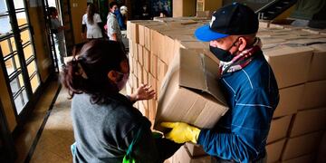 Entrega de módulos de alimentos Paicor a las familias de los estudiantes de bajo recursos económicos. (Pedro Castillo / Archivo)