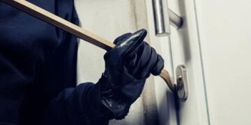 Delincuentes desvalijaron una casa en San Luis: rompieron 4 candados y 2 puertas para ingresar (imagen ilustrativa)