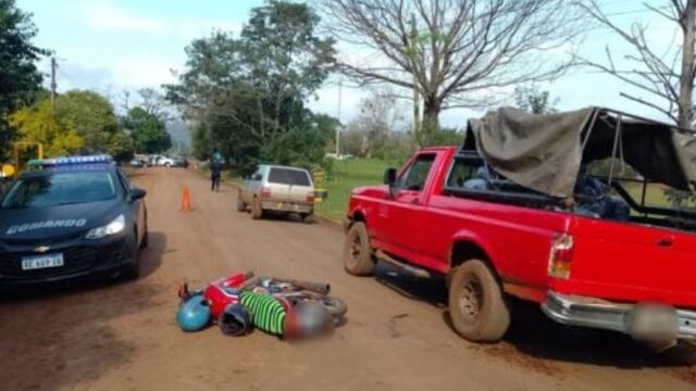 Campo Viera: una motocicleta colisionó contra una camioneta.