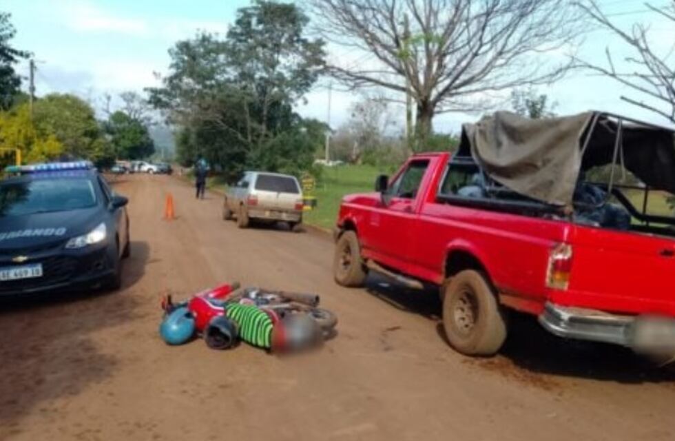 Campo Viera: una motocicleta colisionó contra una camioneta