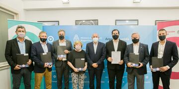 Provincia gestionó aportes nacionales para mejorar el transporte en Pérez (Gobierno de Santa Fe)