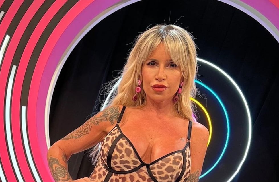 Flor Peña dejó sin palabras con una minifalda repleta de brillos