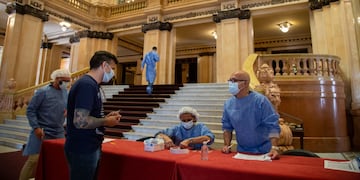 Con testeos a artistas en el Teatro Colón y protocolo para el público, la Ciudad garantiza la vuelta segura a los teatros.