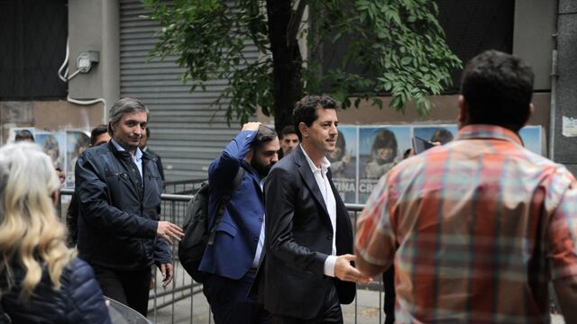 Máximo Kirchner y "Wado" de Pedro participan de la Mesa Política