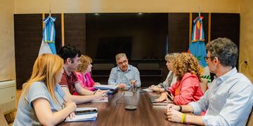 Jalil y los representantes de los gremios docentes de la provincia llegaron a un acuerdo para establecer un nuevo salario mínimo.