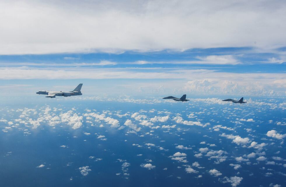 China violó una línea de frontera no oficial de Taiwán con la irrupción de 71 aviones de combate y cinco buques militares