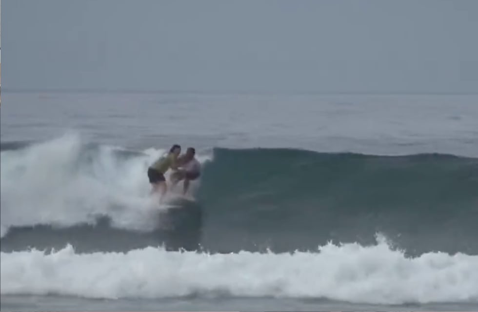 El video viral de un surfista golpeando brutalmente a una colega cuando discutieron por una ola