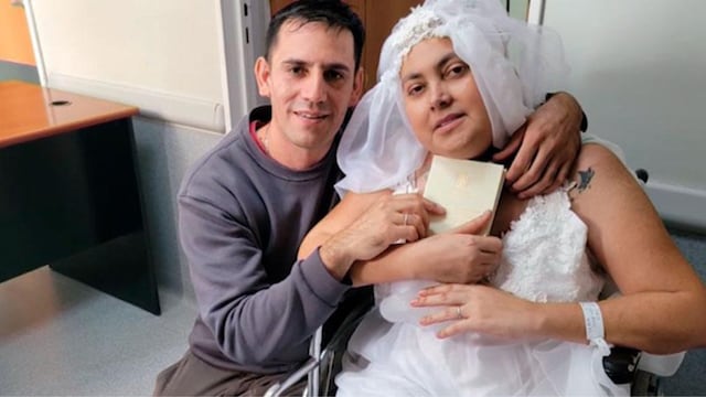 La pareja cordobesa se casó en un hospital, donde ella realiza su tratamiento oncológico.