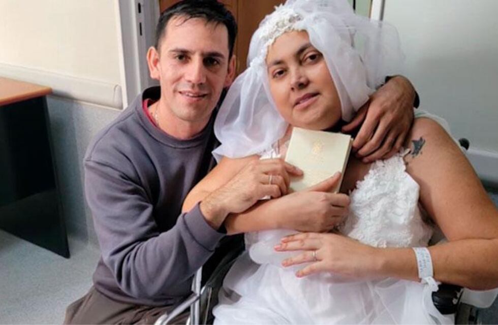 Padece cáncer de mama y tomó una emotiva decisión: la historia de los cordobeses que se casaron en un hospital