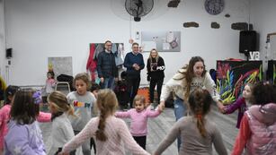 Luis Castellano visitó las instalaciones de “Fit Club, fit dance y comedia musical”